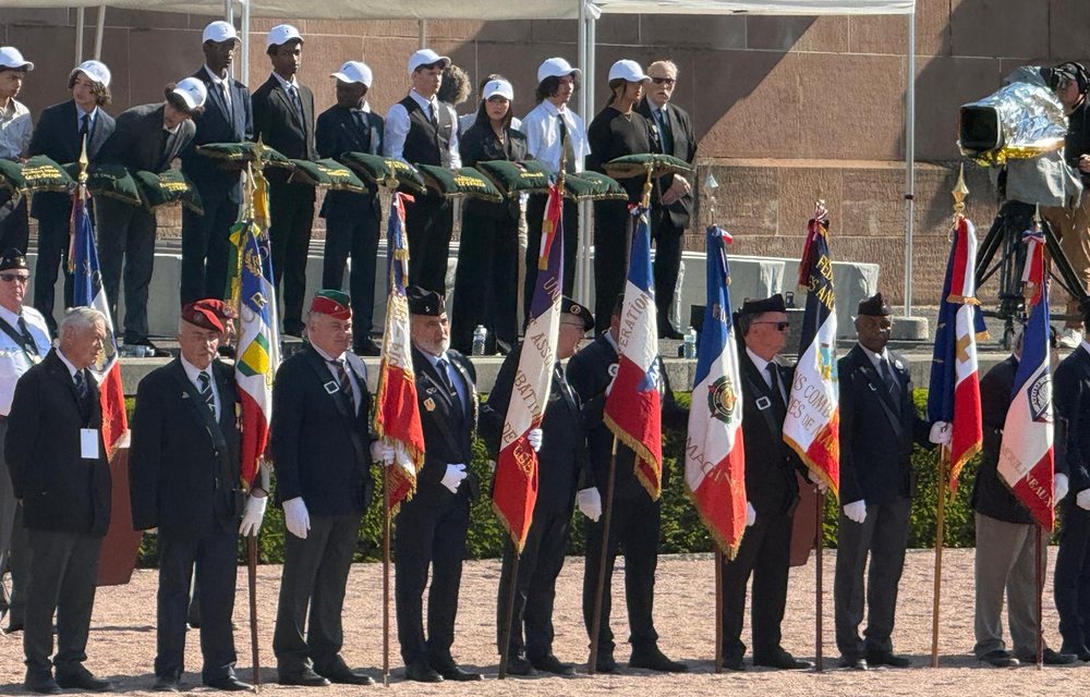 Porte-drapeaux rassemblés au Mont-Valérien le 18 juin