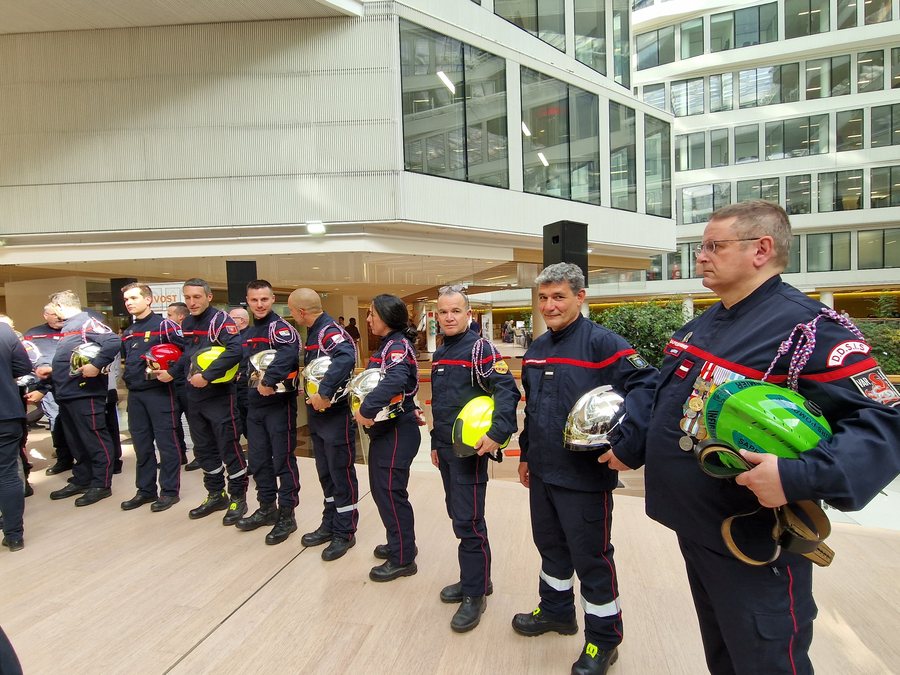 Sapeurs-pompiers volontaires lors d’une cérémonie