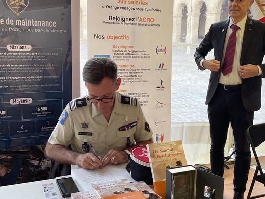 Salon du livre de l'armée de Terre, photo 2