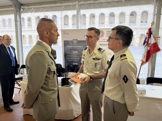 Salon du livre de l'armée de Terre, photo 8