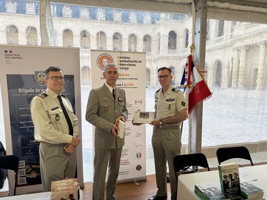 Salon du livre de l'armée de Terre, photo 11